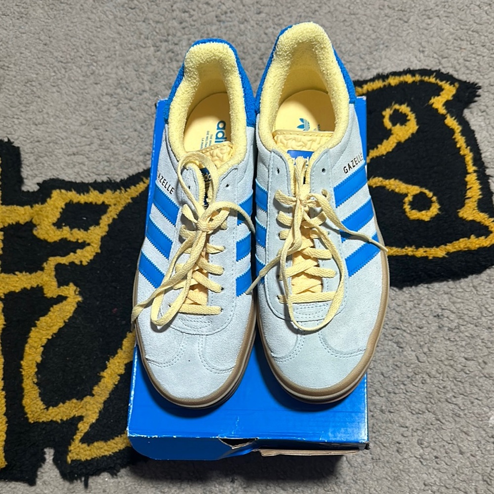 Adidas Women’s Blue and Yellow Sneakers